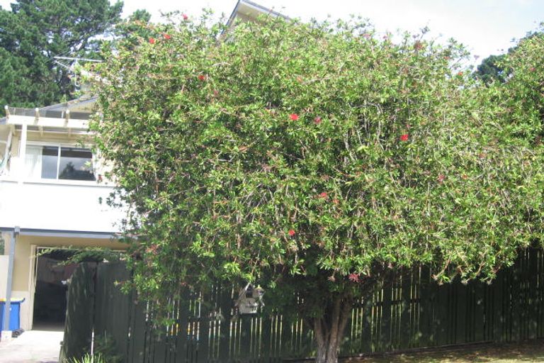 Photo of property in 2/10 Glenvale Place, Totara Vale, Auckland, 0629