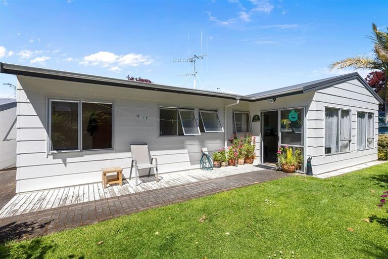 Photo of property in 15 Pokapu Place, Bethlehem, Tauranga, 3110
