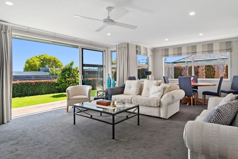 Photo of property in 2 Gane Place, Omokoroa, 3114