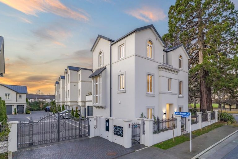 Photo of property in 2 Ayr Street, Riccarton, Christchurch, 8011