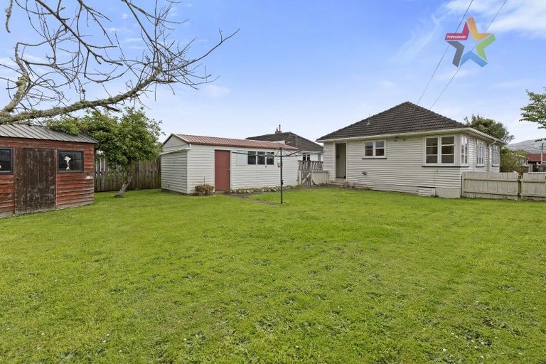 Photo of property in 10 Atiawa Crescent, Waiwhetu, Lower Hutt, 5010