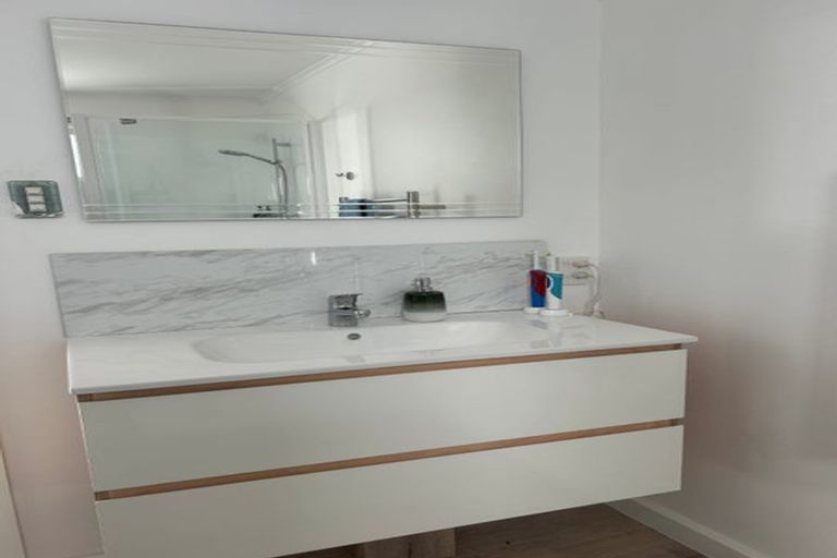 Photo of property in 46 Surf Road, Stanmore Bay, Whangaparaoa, 0932