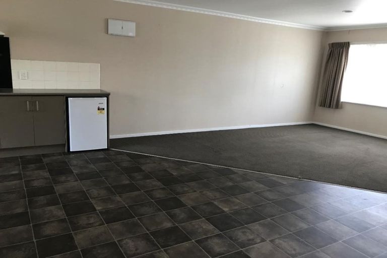 Photo of property in 2 Snead Place, Hamilton East, Hamilton, 3216