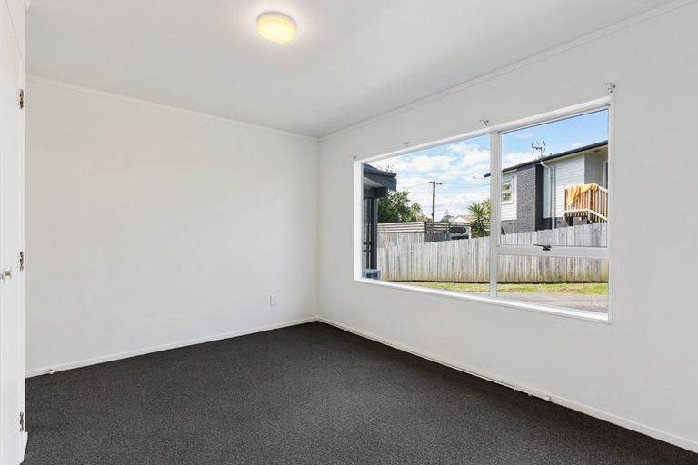 Photo of property in 72 Vodanovich Road, Te Atatu South, Auckland, 0610