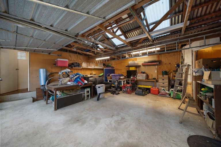 Photo of property in 23 Pohutukawa Avenue, Shelly Park, Auckland, 2014