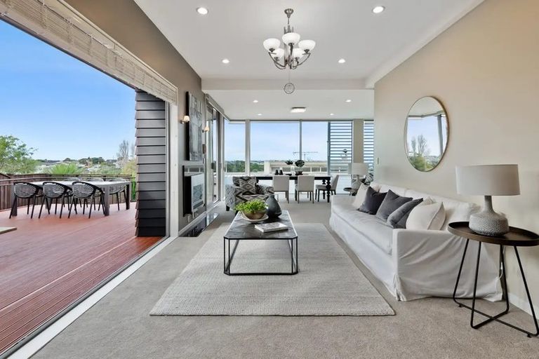 Photo of property in 59a Exmouth Road, Northcote, Auckland, 0627