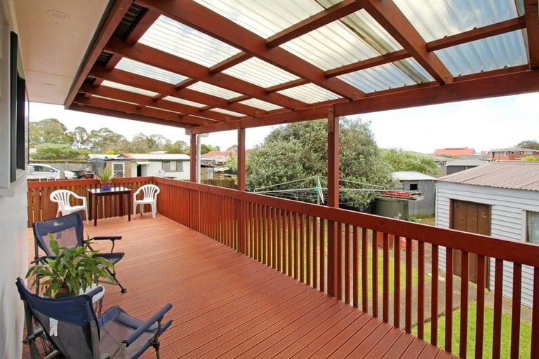 Photo of property in 9 Staverton Crescent, Mangere, Auckland, 2022