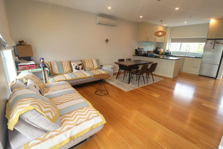 Photo of property in 9/147 Albany Highway, Unsworth Heights, Auckland, 0632