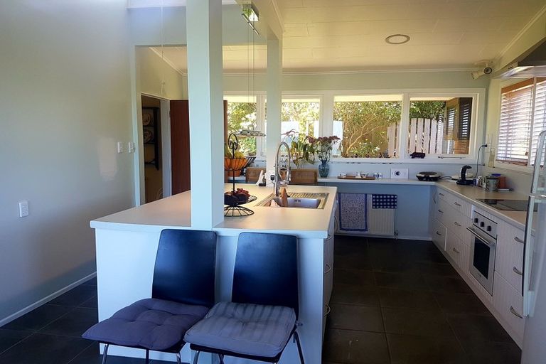 Photo of property in 24 Rakeiora Grove, Korokoro, Lower Hutt, 5012