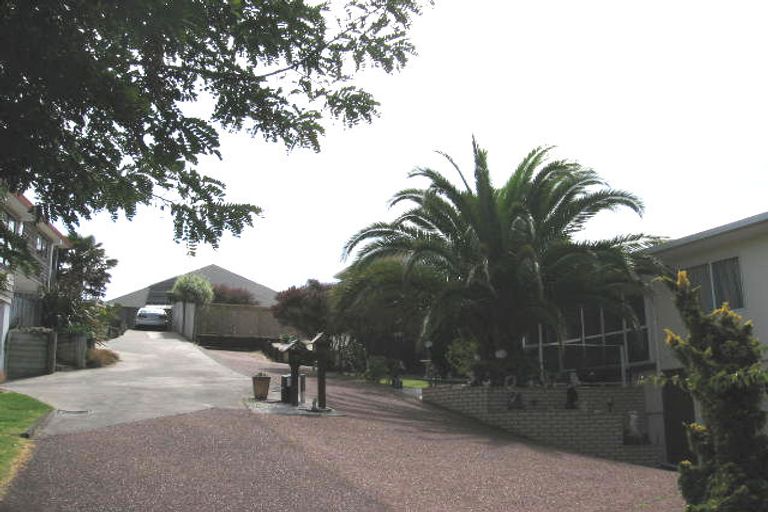 Photo of property in 2/57 Centorian Drive, Windsor Park, Auckland, 0632