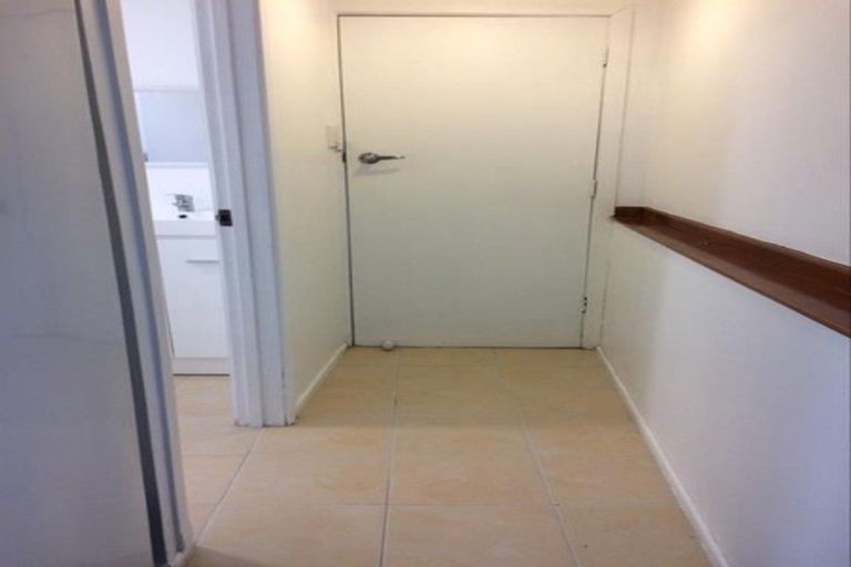 Photo of property in 17 Edgeworth Road, Glenfield, Auckland, 0629