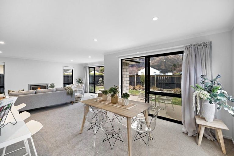 Photo of property in 2 Sew Hoy Lane, Arthurs Point, Queenstown, 9371