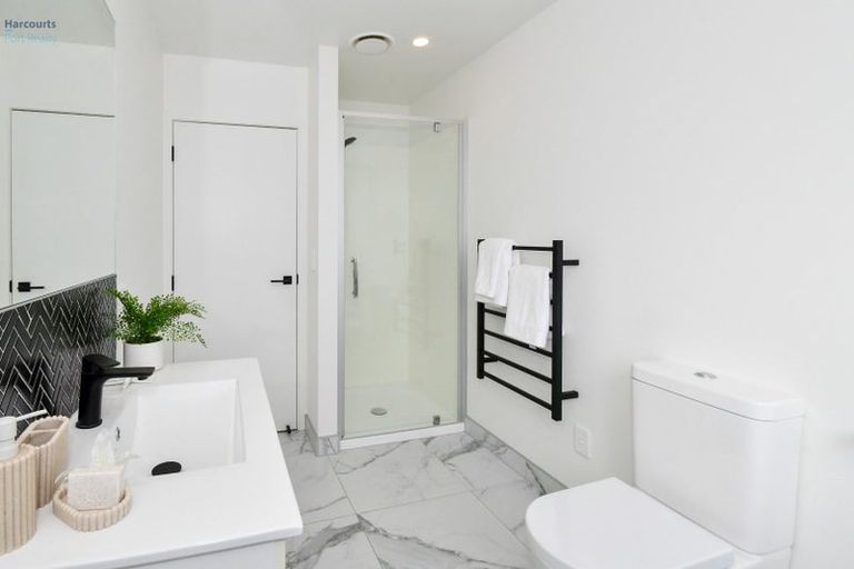Photo of property in 6 Hoiho Road, Pukekohe, 2120
