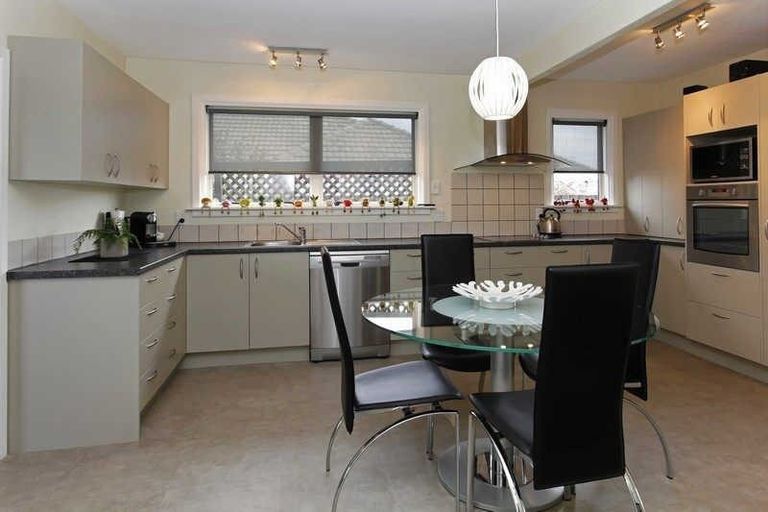 Photo of property in 39 Charlcott Street, Burnside, Christchurch, 8053