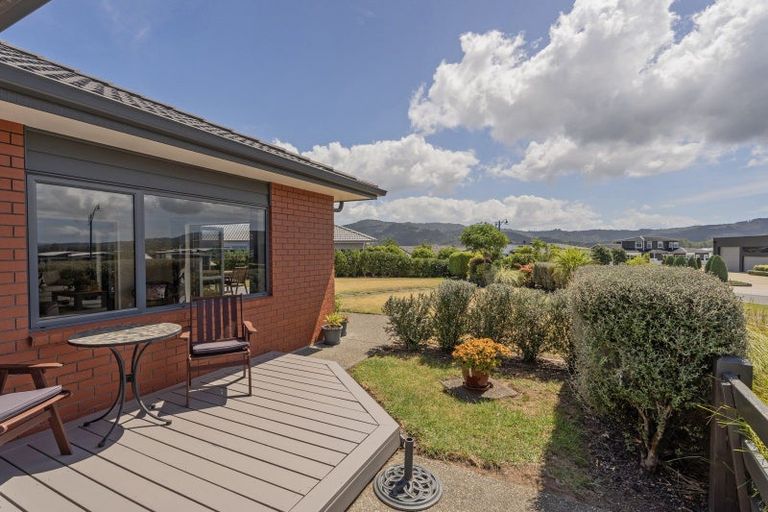 Photo of property in 6 Roseberry Place, Whitianga, 3510
