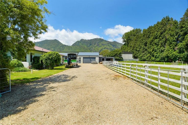 Photo of property in 426 Abel Tasman Drive, Motupipi, Takaka, 7183