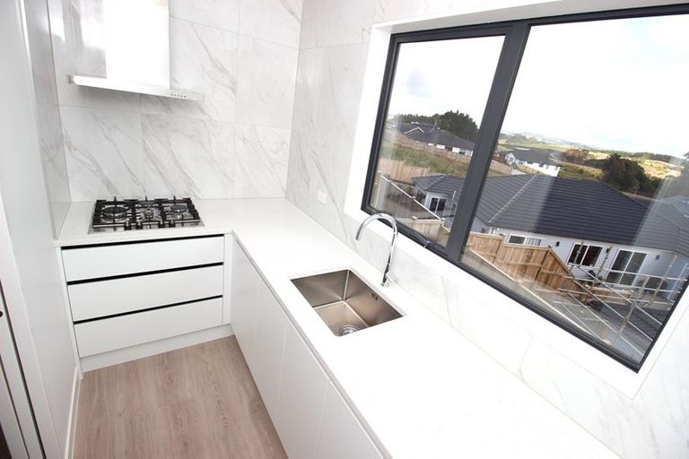 Photo of property in 17 Tautoru Avenue, Orewa, 0931