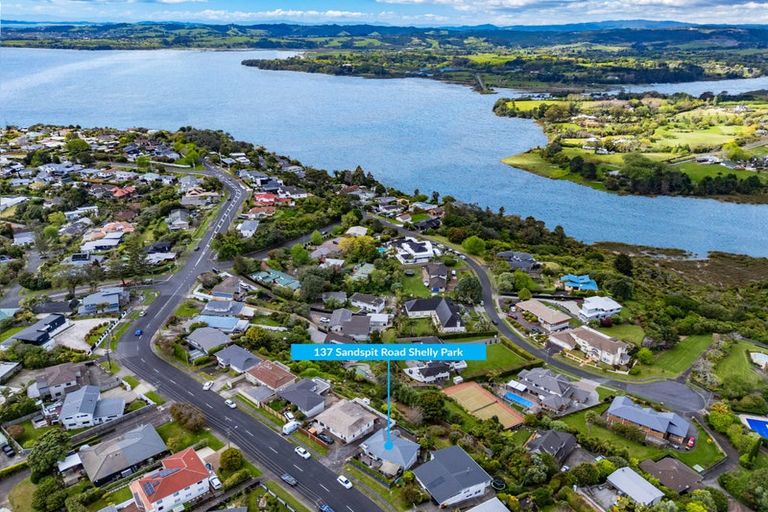 Photo of property in 137 Sandspit Road, Shelly Park, Auckland, 2014