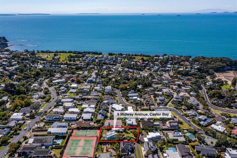Photo of property in 9 Midway Avenue, Castor Bay, Auckland, 0620
