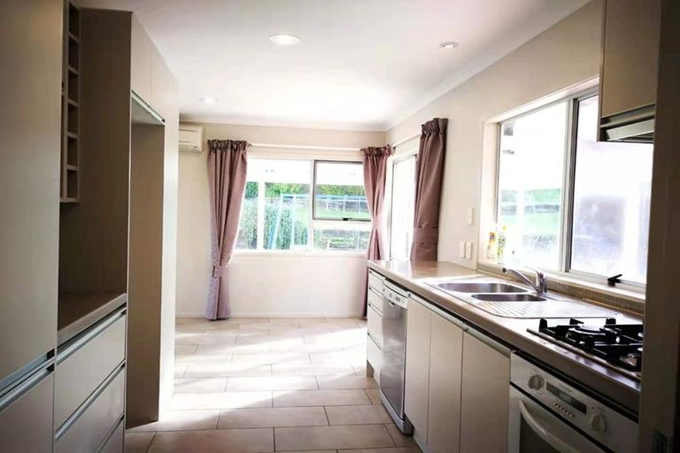 Photo of property in 34 Lavery Place, Sunnynook, Auckland, 0632