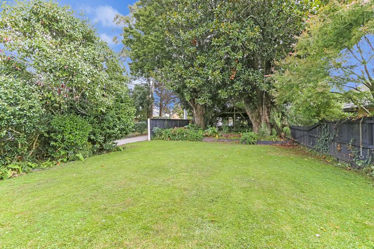 Photo of property in 8 Youngs Road, Papakura, 2110