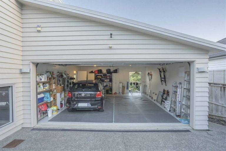 Photo of property in 13 Bintulu Place, Fairview Heights, Auckland, 0632