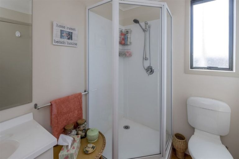 Photo of property in 37 Sarah Street, Waikawa Beach, Manakau, 5573