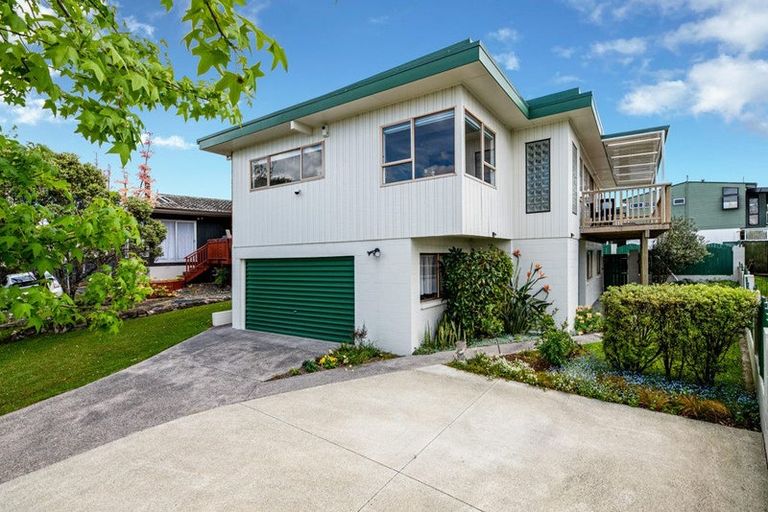 Photo of property in 46 Spence Road, Henderson, Auckland, 0612