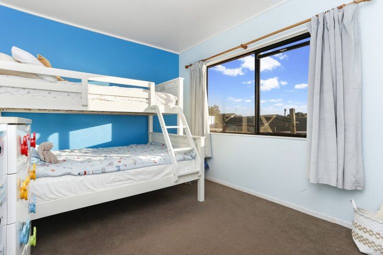 Photo of property in 2/23 Gwenand Place, Botany Downs, Auckland, 2010