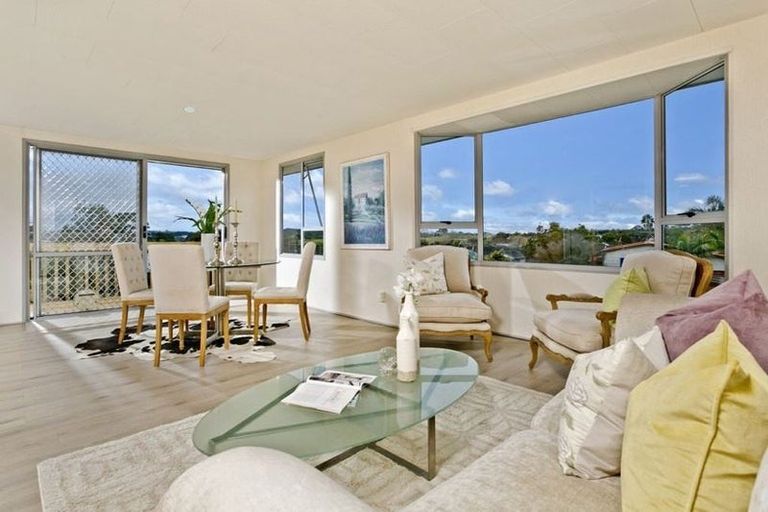 Photo of property in 9 Jumento Place, Unsworth Heights, Auckland, 0632
