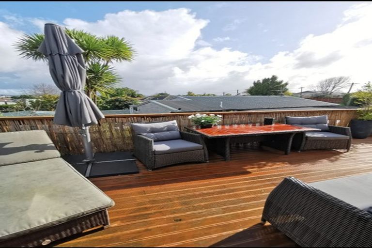 Photo of property in 21a Kirrie Avenue, Te Atatu South, Auckland, 0610