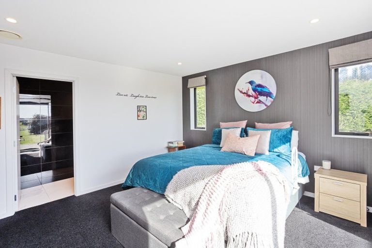 Photo of property in 56 Sunrise Drive, Seaward Bush, Invercargill, 9812