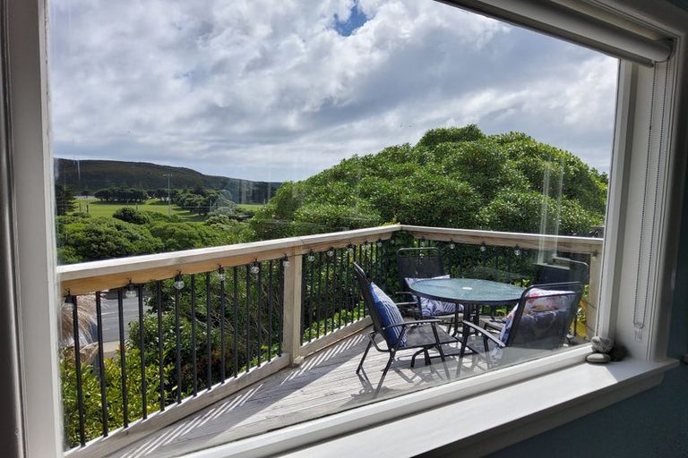 Photo of property in 74 Mana Esplanade, Paremata, Porirua, 5026