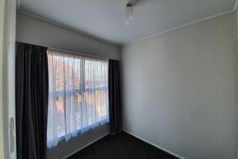 Photo of property in 1/242 Onewa Road, Birkenhead, Auckland, 0626