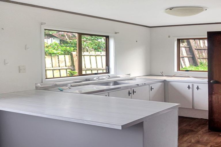 Photo of property in 2/35 Sandiacre Way, Browns Bay, Auckland, 0630