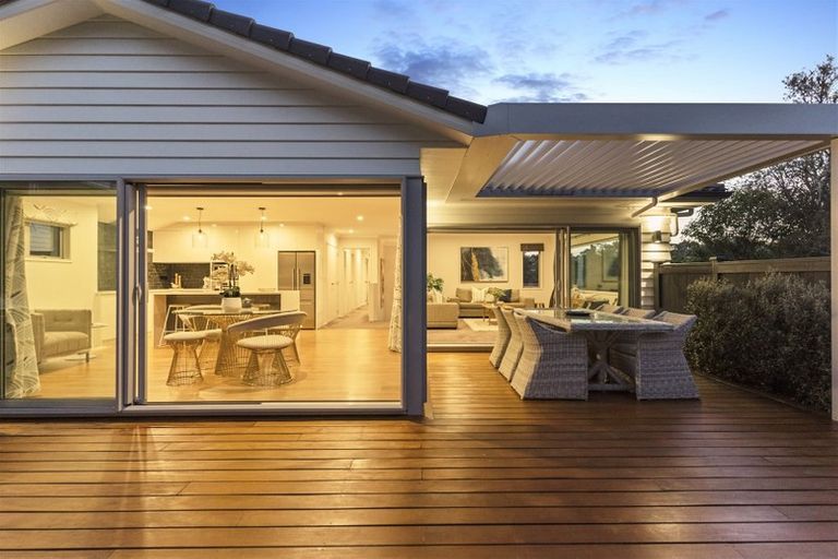 Photo of property in 21 Channel Road, Campbells Bay, Auckland, 0630