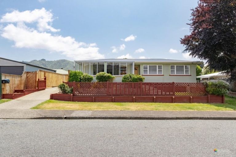 Photo of property in 3 Benge Crescent, Clouston Park, Upper Hutt, 5018