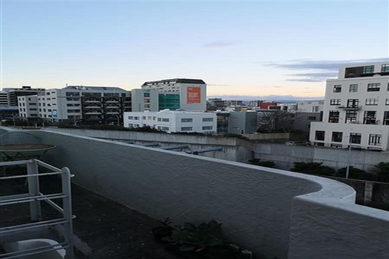 Photo of property in San Marino Apartments, 9/4 Oak Park Avenue, Te Aro, Wellington, 6011