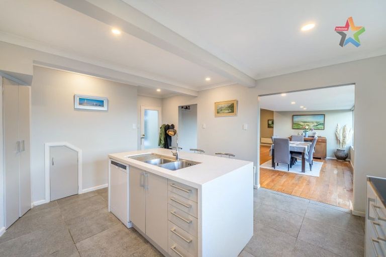 Photo of property in 15 Ferry Road, Days Bay, Lower Hutt, 5013