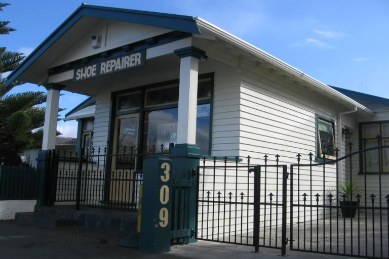 Photo of property in 309 Featherston Street, Palmerston North, 4410