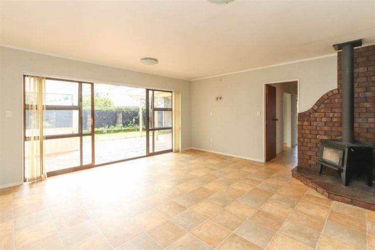 Photo of property in 16 Tainui Terrace, Inglewood, 4330