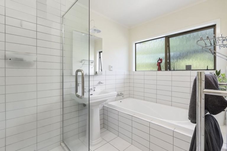 Photo of property in 19 Portsea Place, Chatswood, Auckland, 0626