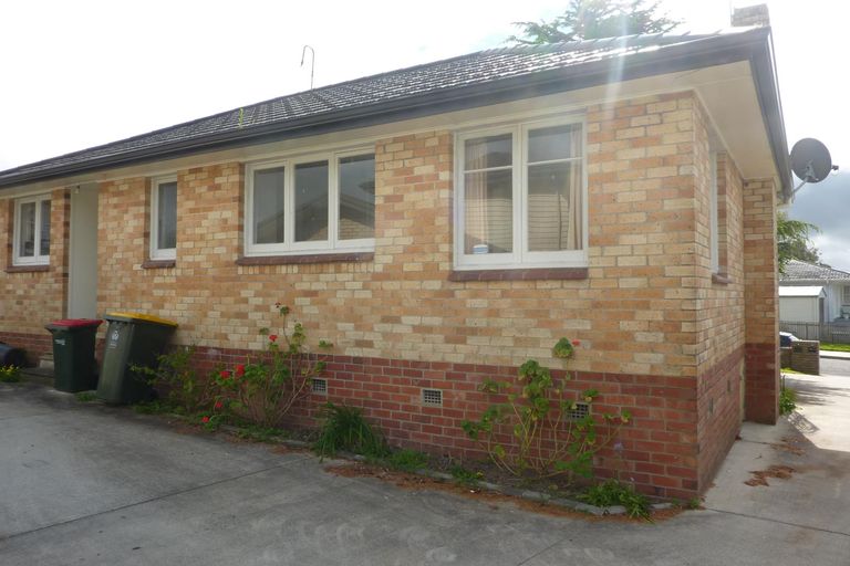 Photo of property in 12 Barrie Avenue, Papatoetoe, Auckland, 2025