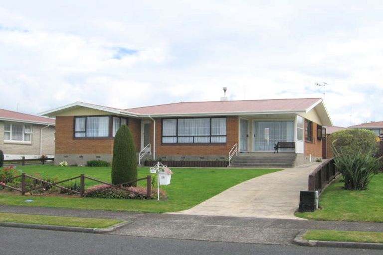 Photo of property in 19 Whitaker Street, Otumoetai, Tauranga, 3110