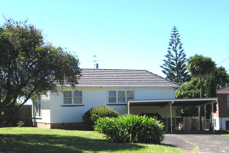 Photo of property in 6 Fowey Avenue, Te Atatu South, Auckland, 0610