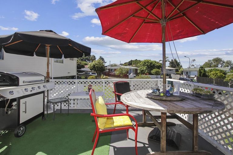 Photo of property in 10 Valencia Place, Manurewa, Auckland, 2102