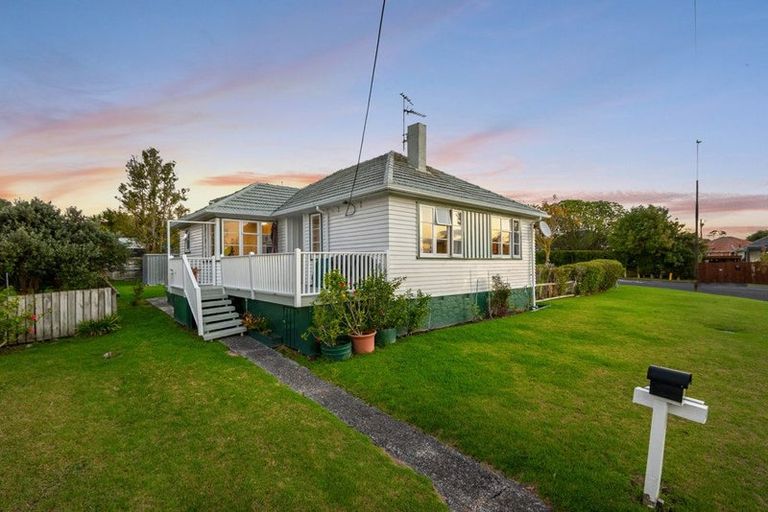 Photo of property in 13 Philomel Crescent, Bayswater, Auckland, 0622