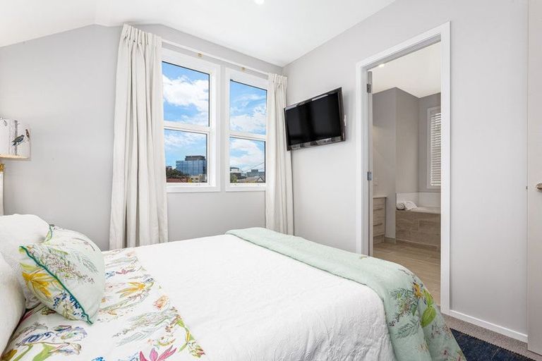 Photo of property in 5a Torless Terrace, Thorndon, Wellington, 6011