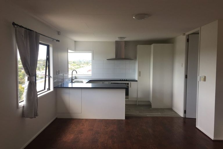 Photo of property in 1/3 Valecrest Place, Bayview, Auckland, 0629