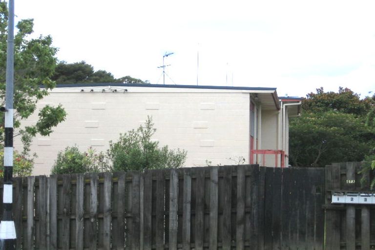 Photo of property in 2/41 Tramway Road, Beach Haven, Auckland, 0626